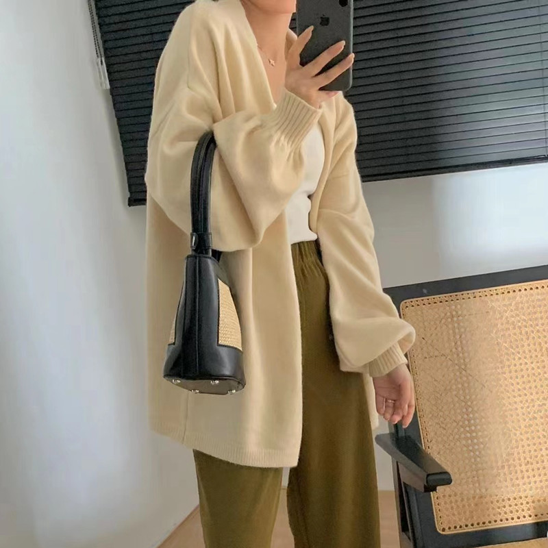 Gentle and elegant knitted cardigan 31