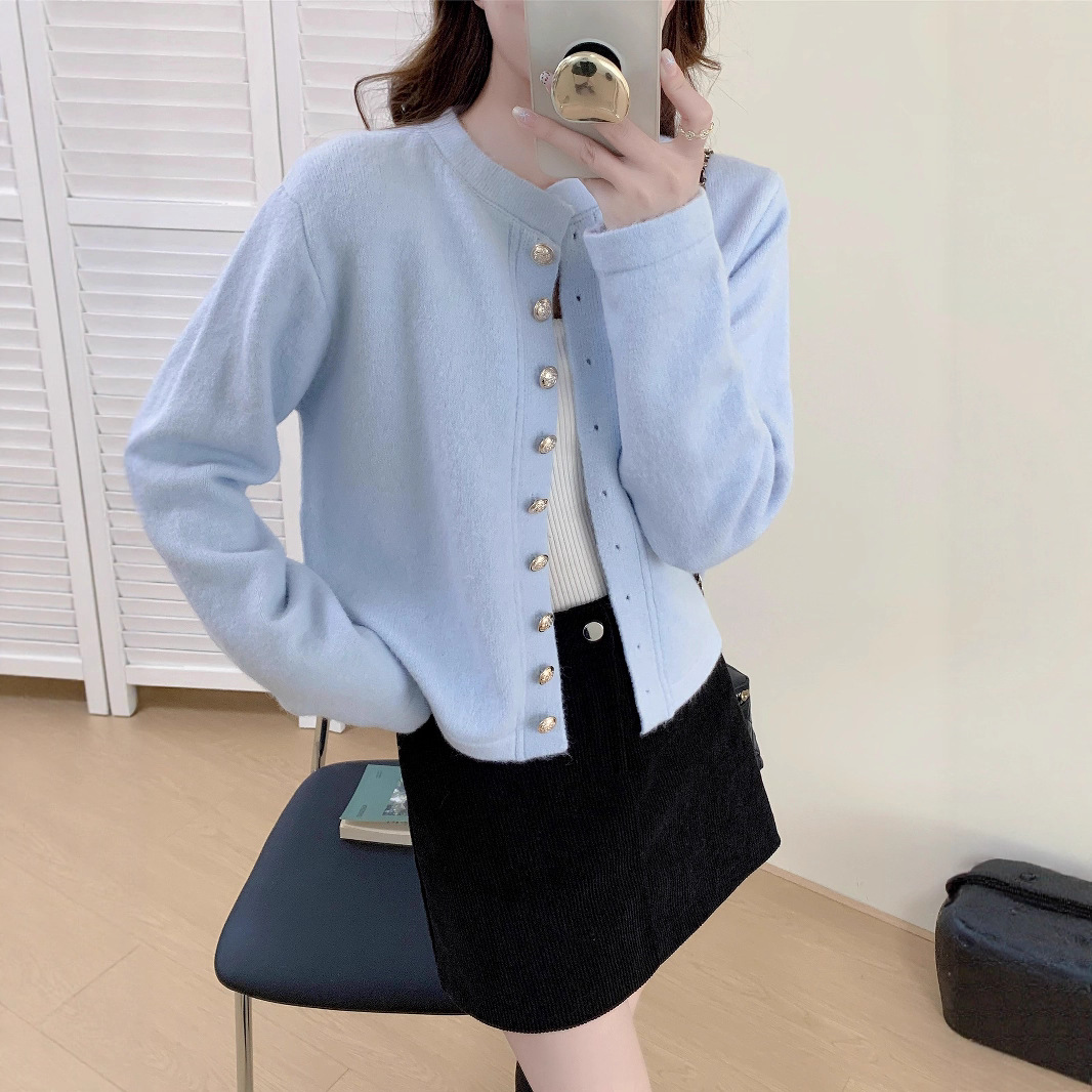 Short knitted cardigan 51