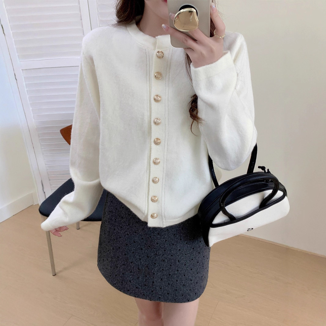 Short knitted cardigan 51 02